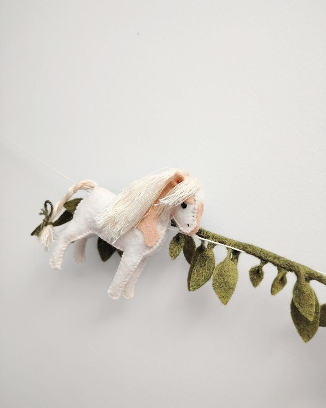 Tribu du Pré - Guirlande murale cheval