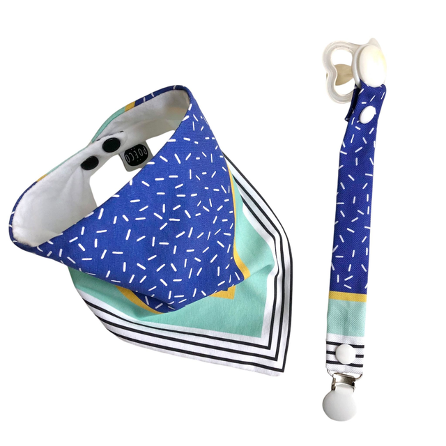 Coffret bavoir bandana + attache tétine - bleu, jaune et vert clair