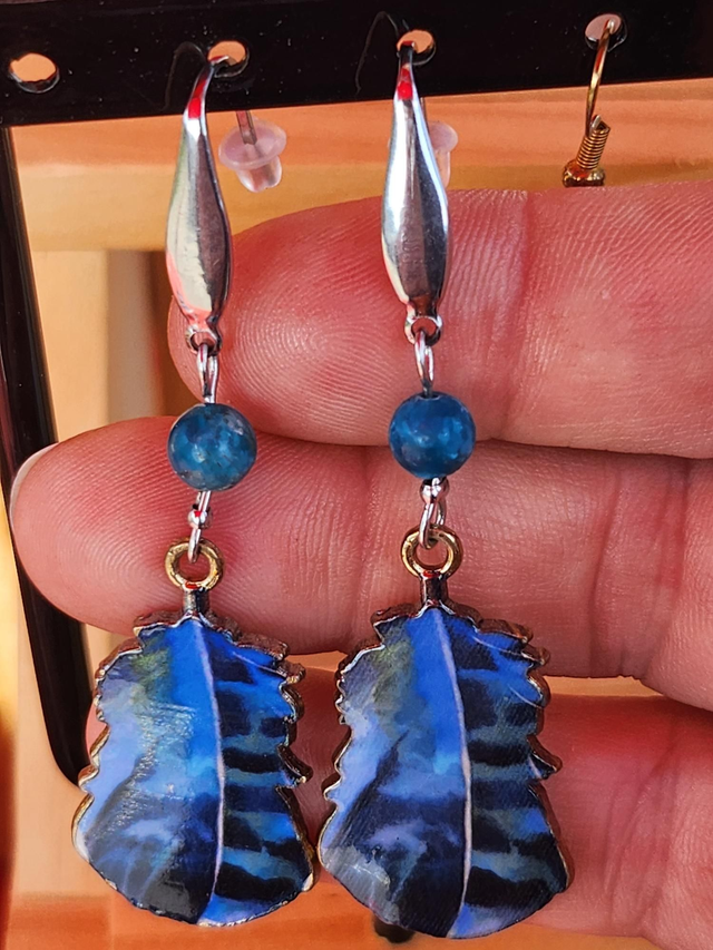 Boucle plume bleu &amp; apatite