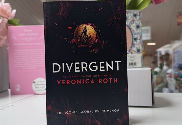 Divergent 