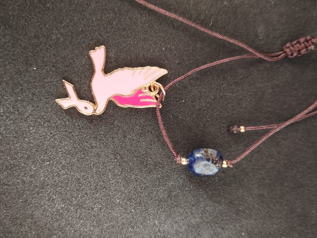 Bracelet en Lapis-Lazuli &amp; Breloque Octobre Rose – Fermeture Macramé