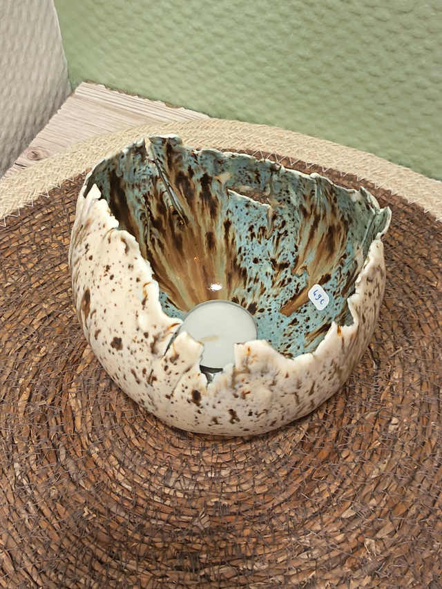 Coupe "œuf" extérieur moucheté