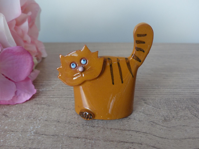Petite cloche en forme de chat – Poterie unique pour déco ou collection - Chat décoratif pour maison - Clochette chat céramique artisanale