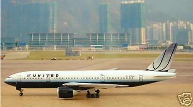 United Airlines B777-200ER (N775UA), 1:400