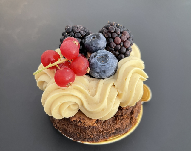 Brownie with forest fruits