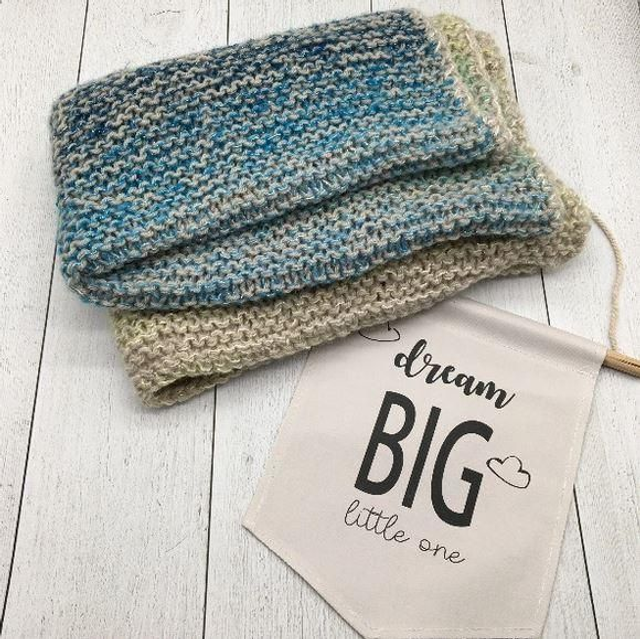 Couverture tricot bleutée