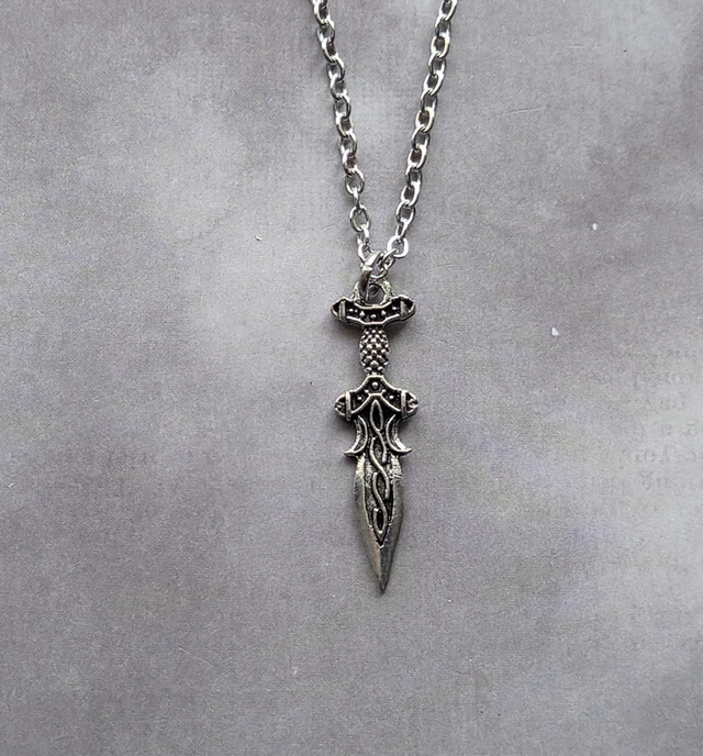 Patterned Dagger Necklace 