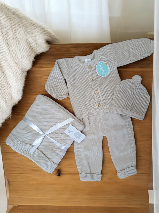 Ensemble tricot 4 pièces beige