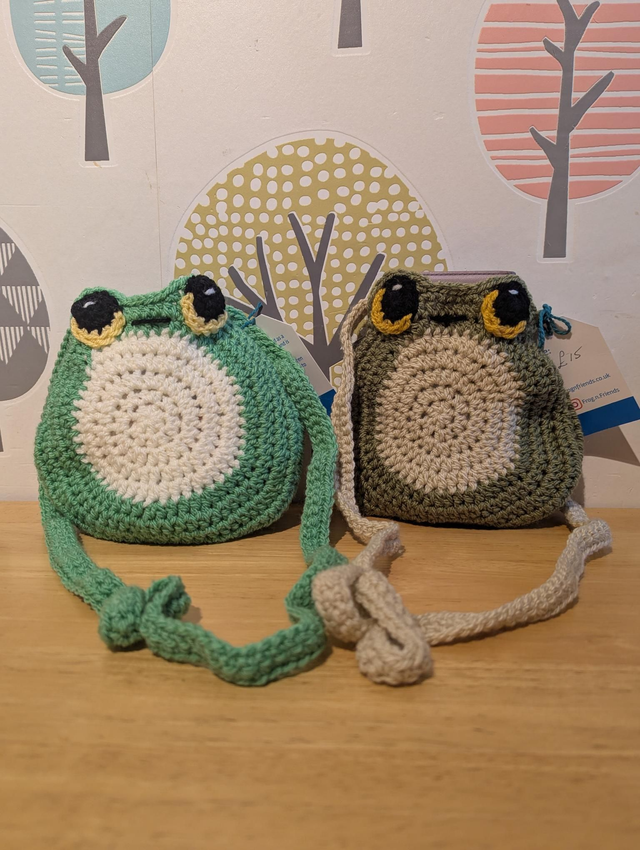 Frog cross body bag