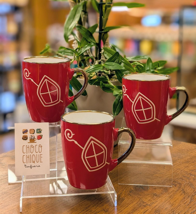 Mug rouge St Nicolas mitre et crosse