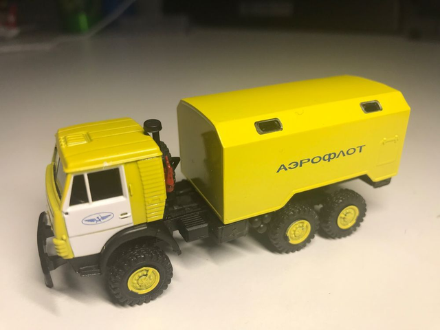 Kamaz Kofferaufbau Aeroflot Airport Kiev 1/87