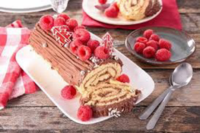 Bûche chocolat - confiture de fraise 