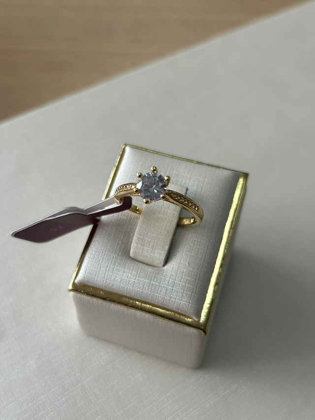 ANEL SOLITÁRIO 4MM CRAVEJADO BANHADO EM OURO 18K - TAMANHOS 19 E 20