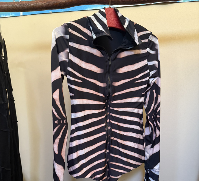 8181013 Body Animal Print Zipper