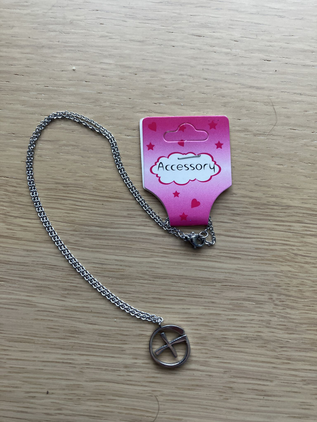 Halskette mit Geocaching-Logo