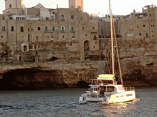 Catamaran tour in Polignano a Mare