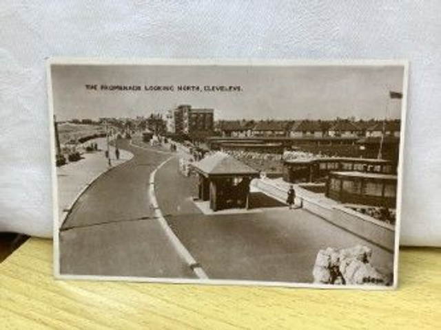 The Promenade Looking North, Cleveleys Lancashire, Posted 1938 SS Photo Postcard. Our Ref No R429 £2.85