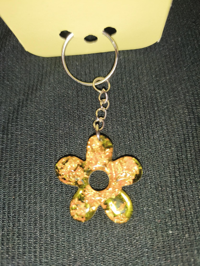 Porte-clé fleur feuilles d'or