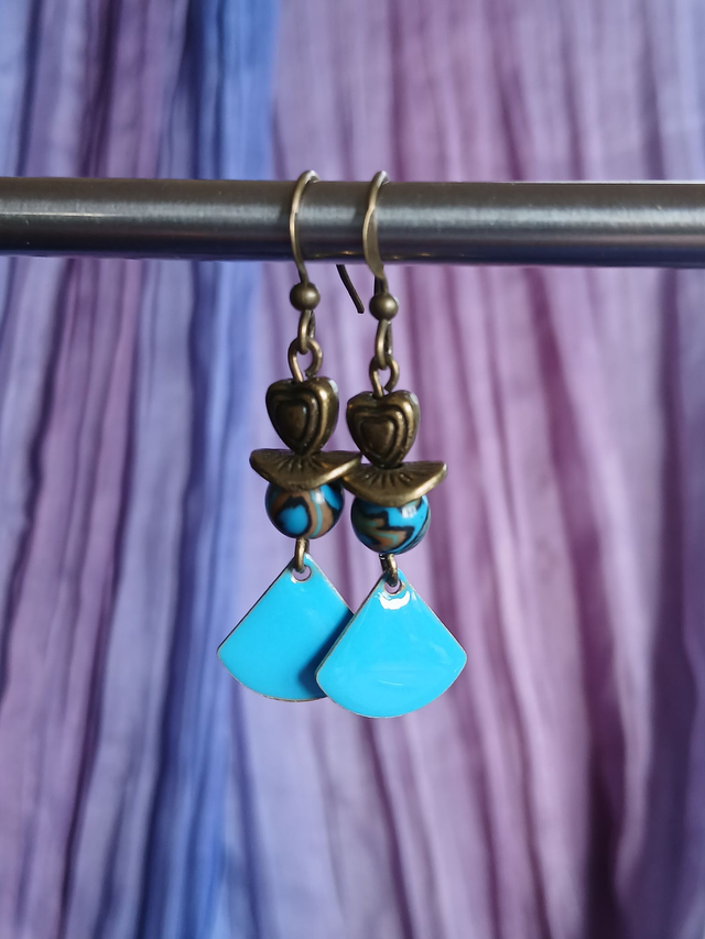 Boucles d'oreilles Eventail & petit cœur (coloris au choix)