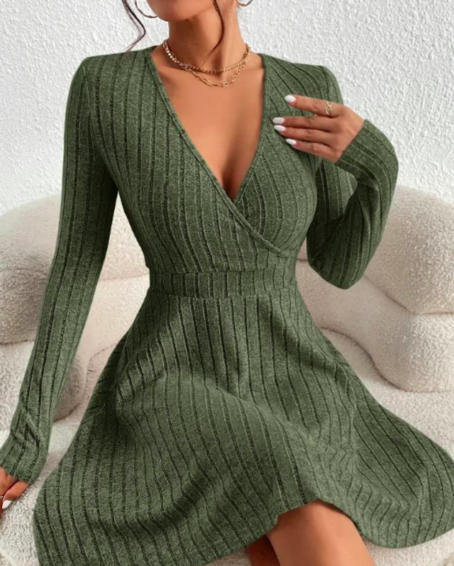 Zomerse jurk met lange mouwen, V hals en paraplu rok kleur groen