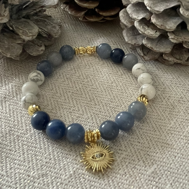 U2 bracelet bien-être Howlite aventurine bleue charm’s œil d’Horus 