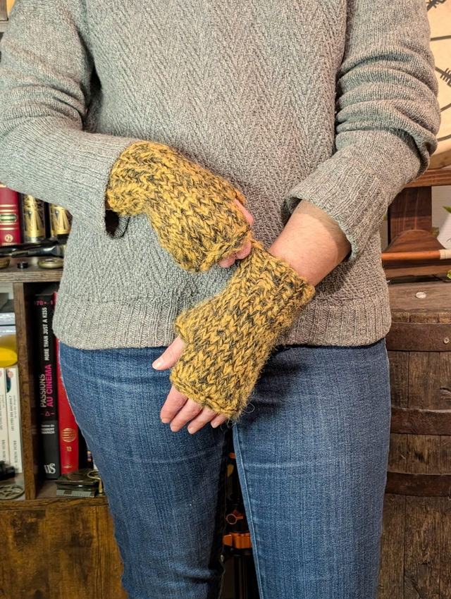 Mitaines en laine jaune et noir