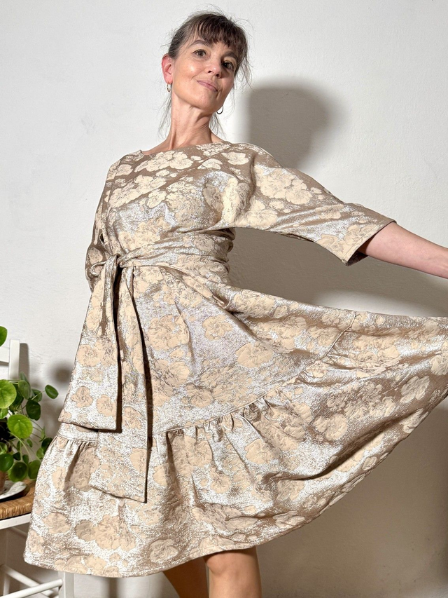  Robe Folkado brocard doré TS 36 à40 