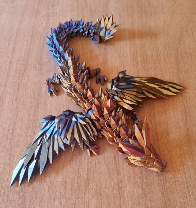 Dragon cristal avec des ailes  