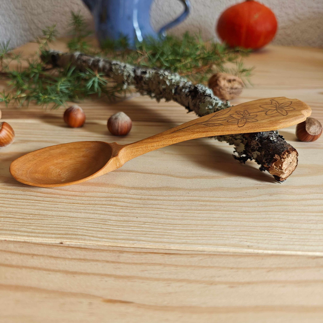Cuillère en merisier avec kolrosing-C310