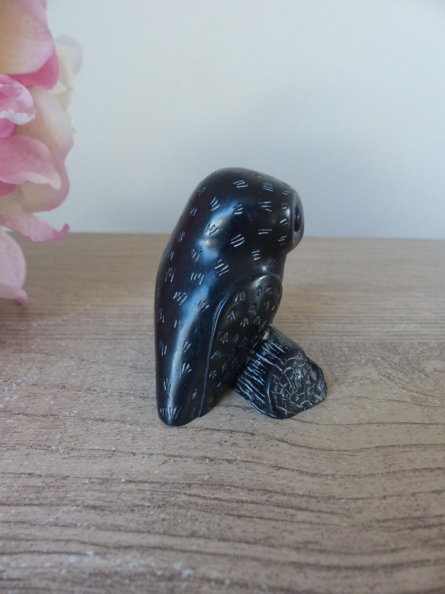 Figurine Chouette Noire en Pierre de Savon – Sculpture Artisanale Canadienne