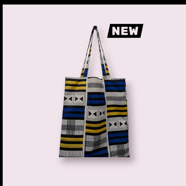 Sac shopping / Tote Bag/ Sac cabas/ Fourre-tout/ qu'on peut porter à l'épaule et doublé. Hauteur : 42 cm   Largeur : 36 cm