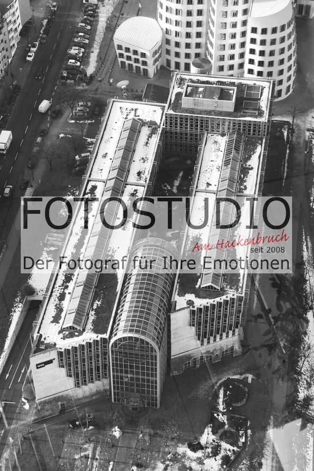 Düsseldorf WDR-Gebäude S/W