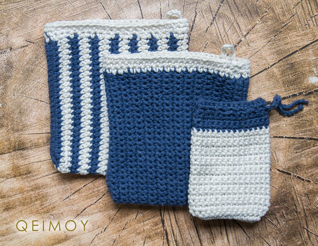 Beauty-set met 2 katoenen handgehaakte washandjes + zeepzakje