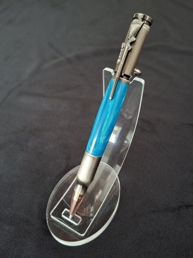 Stylo Colt couleur inox brossé en résine bleue