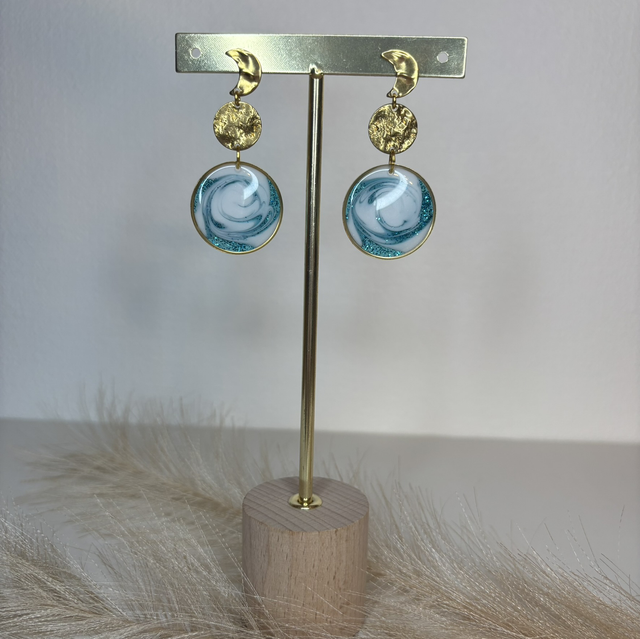 Boucles d’oreilles bleues et blanches