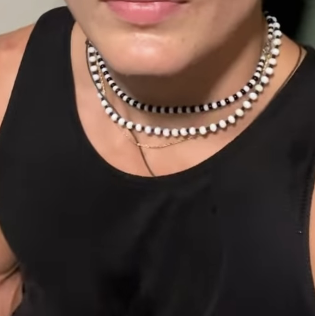 Collier Alex’2 Black &amp; White en perles de verre un peu plus grandes 