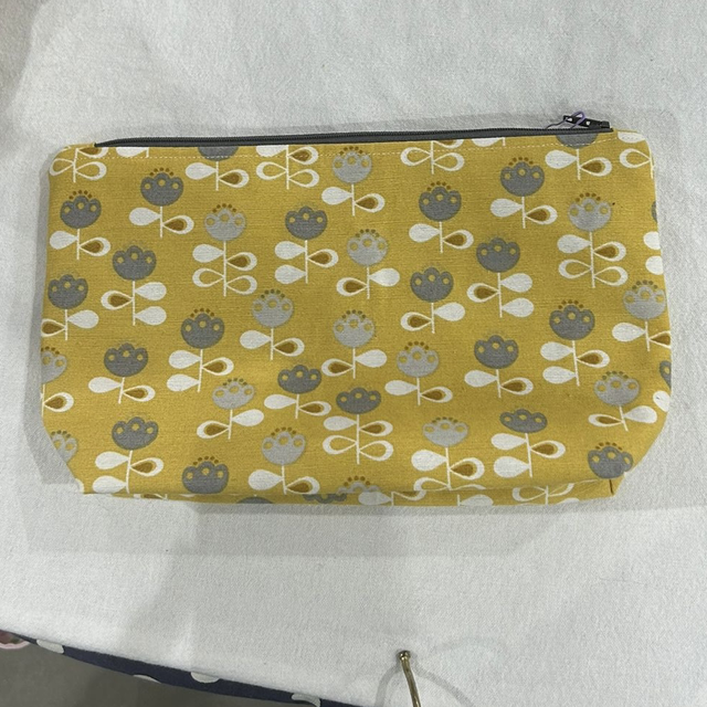 6027  Large essential pouch/ zip bag