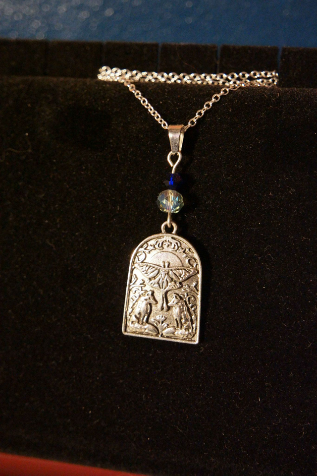 Collier Papillon de Nuit et Loups