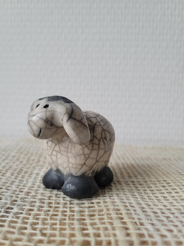 Mouton en céramique, Raku