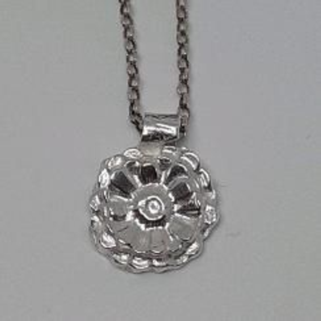 Small flower pendabt 