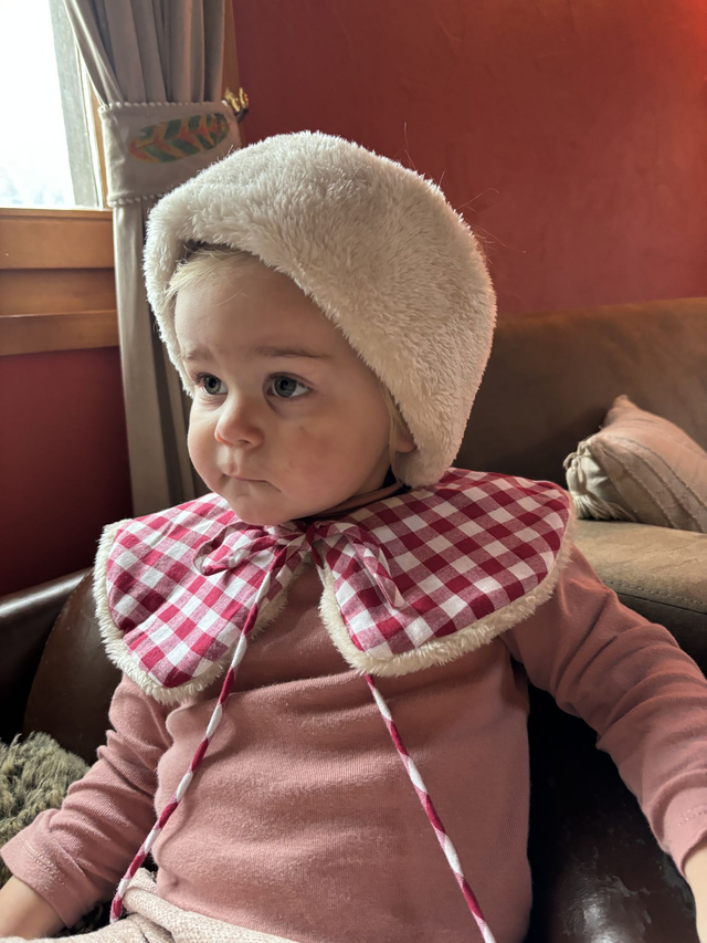 Col fausse-fourrure et Vichy rouge bordeaux 