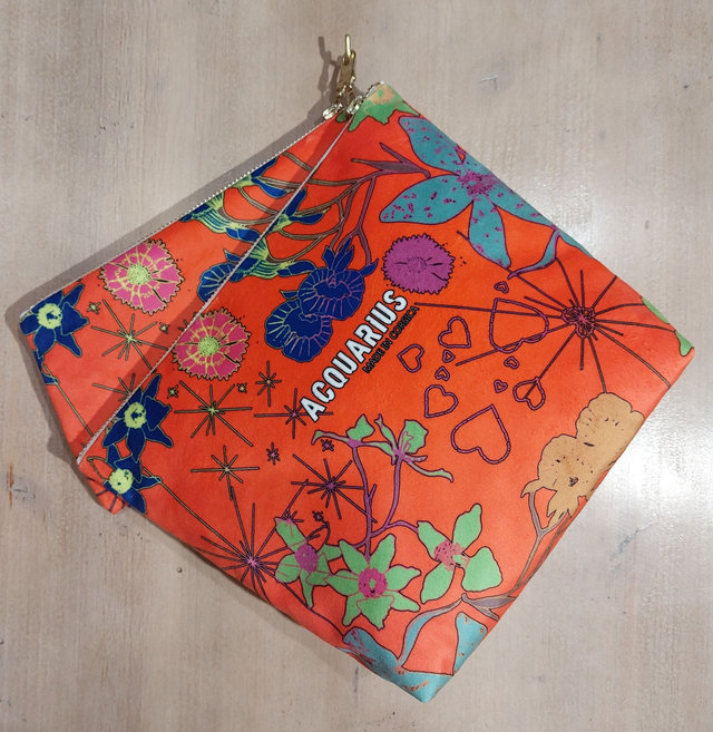 Orchidée Rouge. Pochette et trousse en velours.