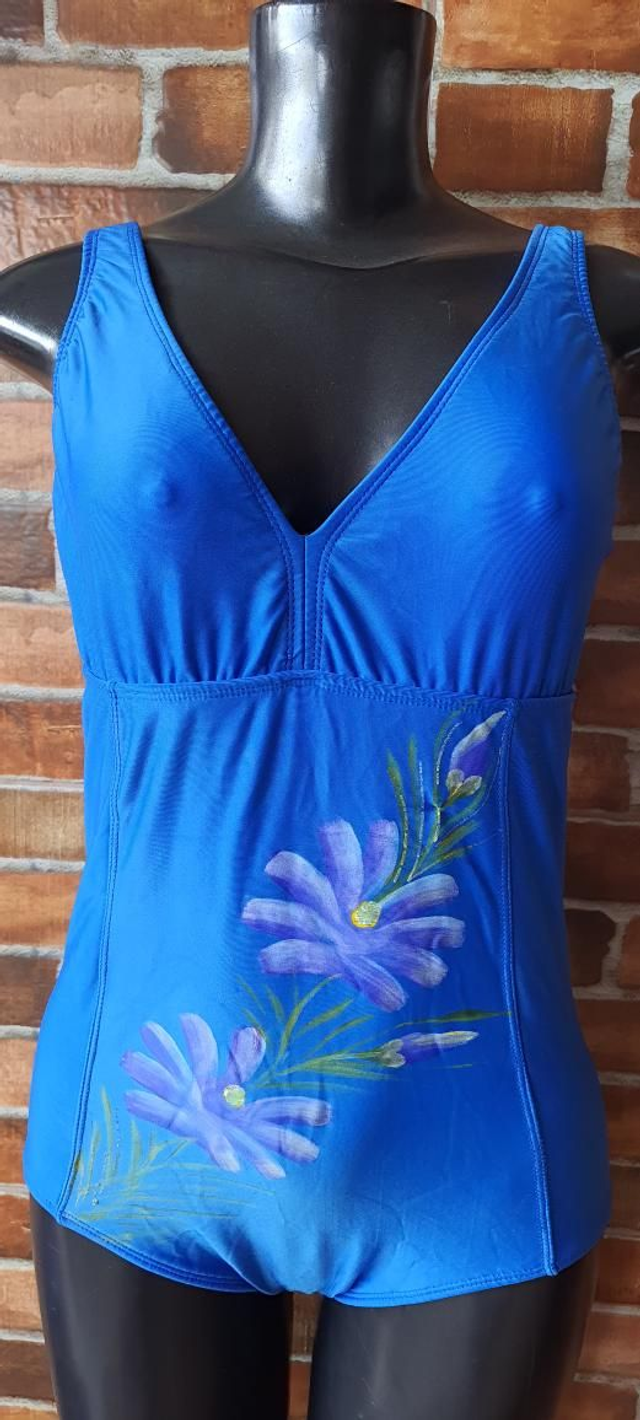 Maiô Azul Com Detalhes De Rosa Na Frente T/G