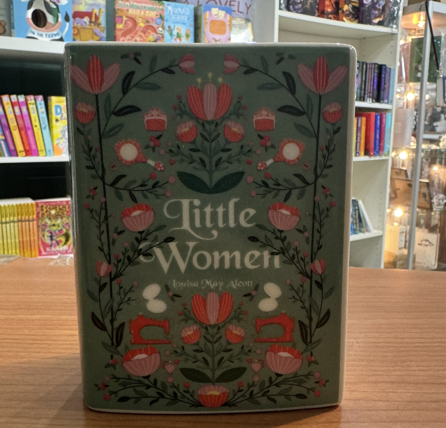 Little women tiny vase 