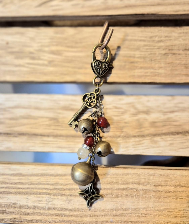 Porte clé  ou bijoux de sac noeud de sorcière 