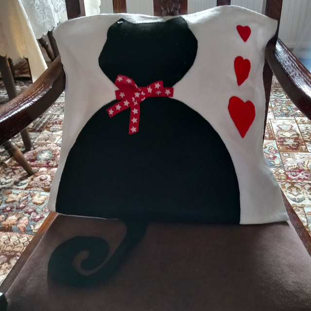 Loving Cat Cushion Cover
