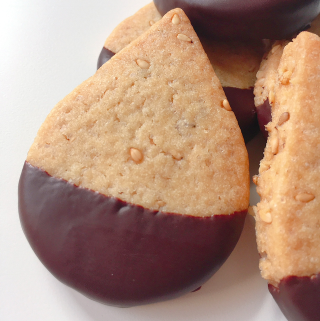 Petits biscuits - Sablés sésame et chocolat noir - 200 grammes