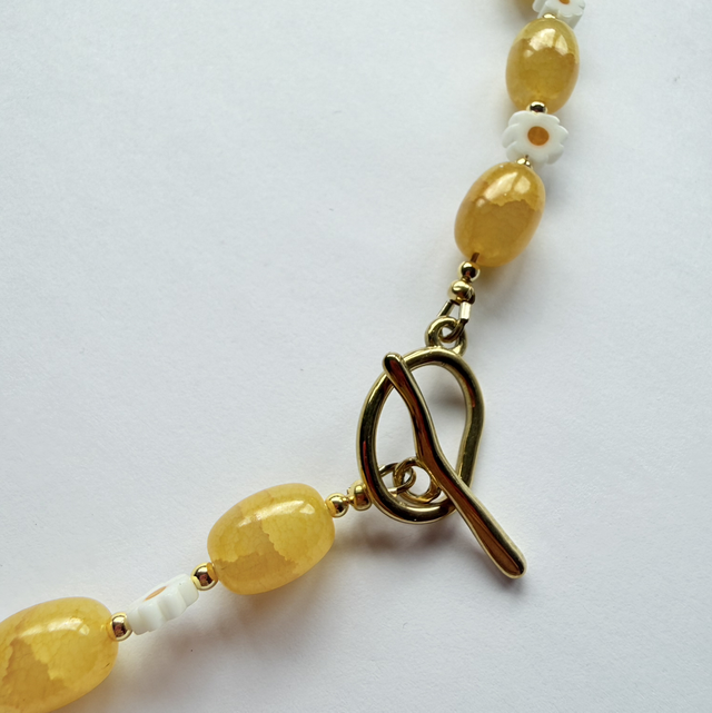 MAISIE - Yellow Glass Daisy Beaded Toggle Necklace