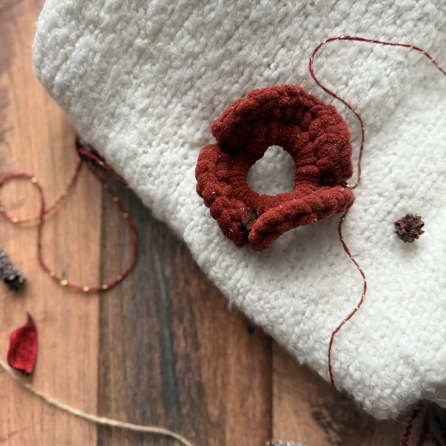 Chouchou bordeaux en crochet