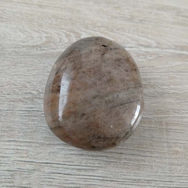 Donkere Maansteen – Intuïtie &amp; Vrouwelijke Energie 5x4x2cm  (12.102)